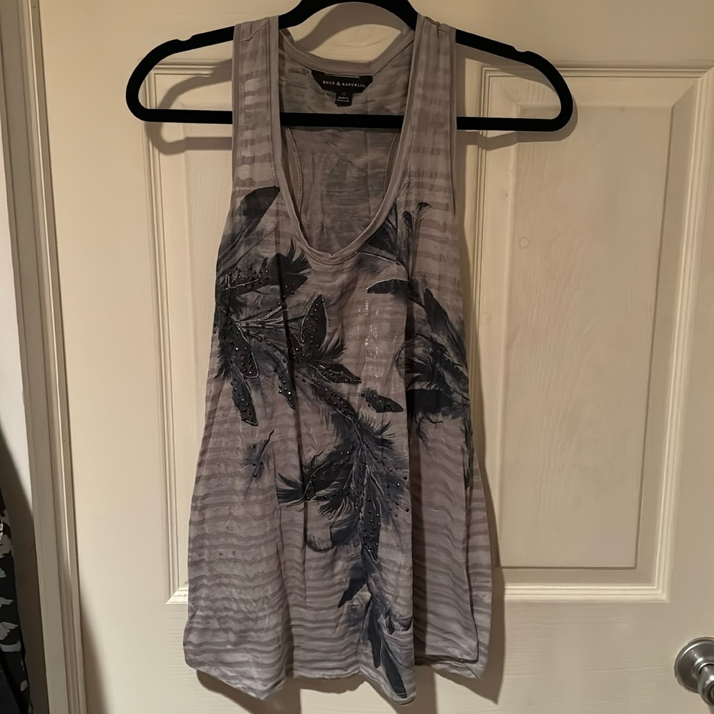 Tank with print